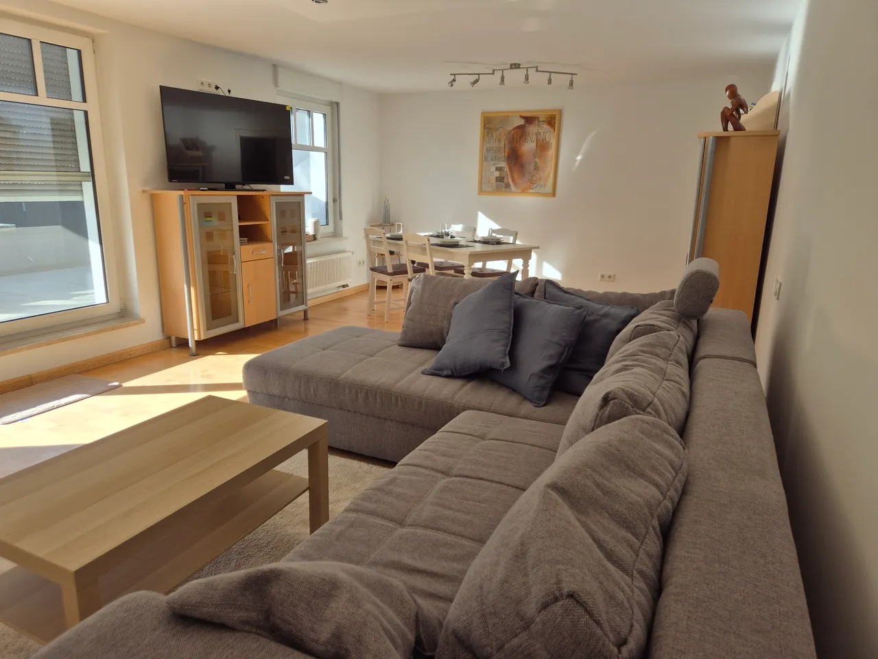 Wohnzimmer mit Blick zum Esstisch